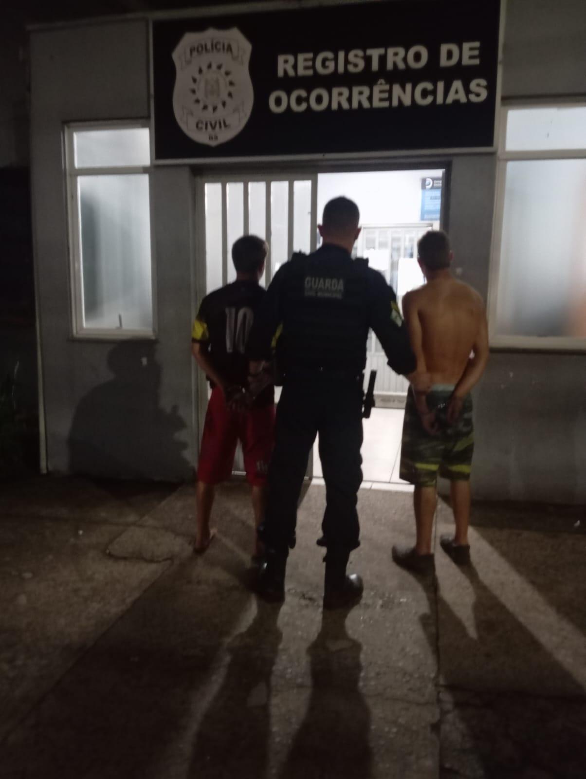 Arrombadores são presos após trocar tiros com a GCM de Estância Velha