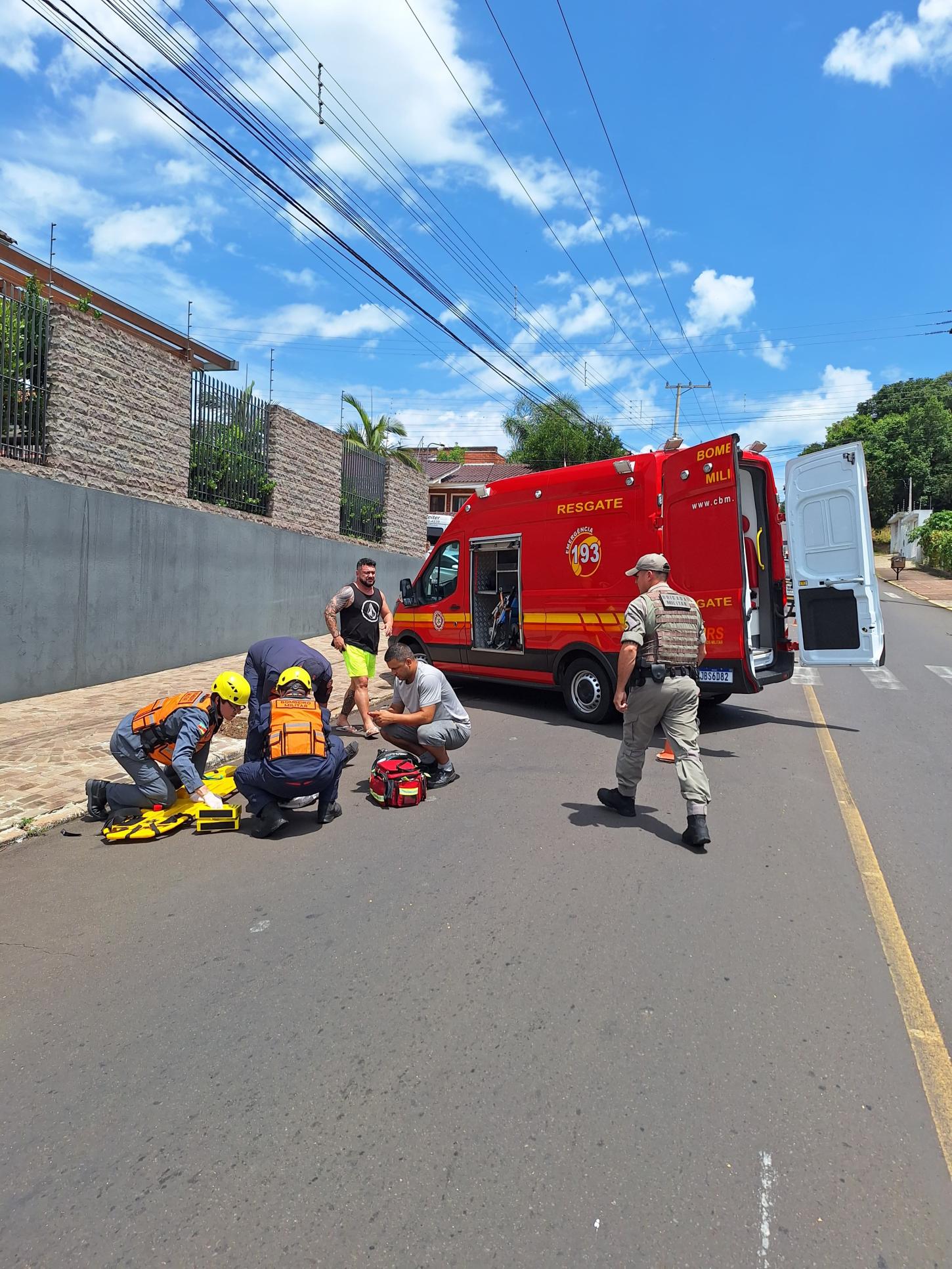 Motociclista teve ferimentos leves após acidente