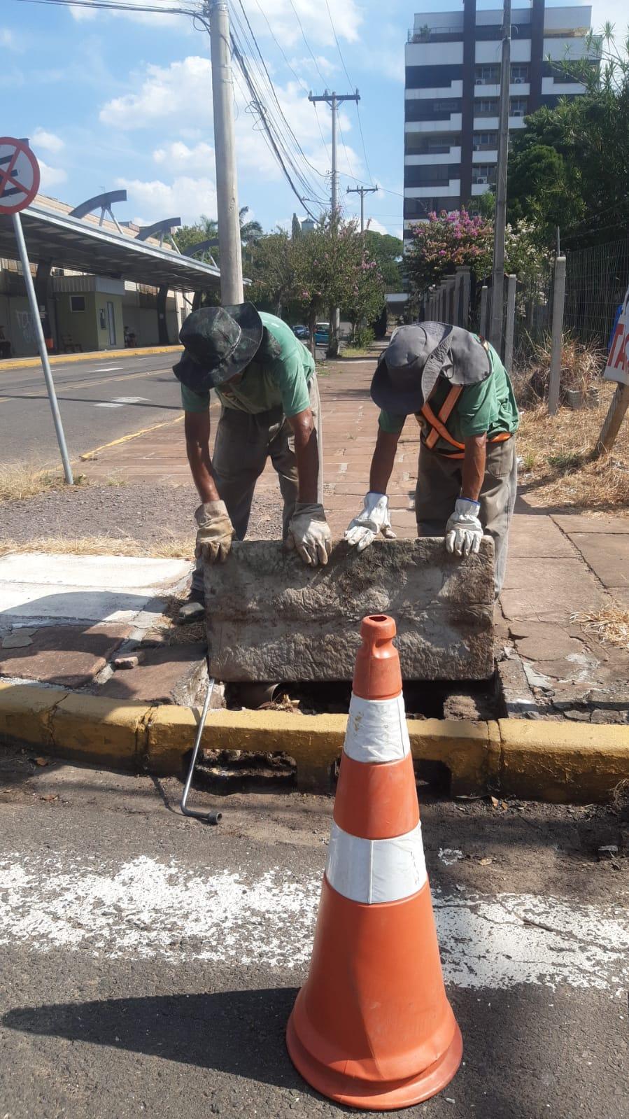 Mutirão de limpeza e manutenção no bairro Floresta