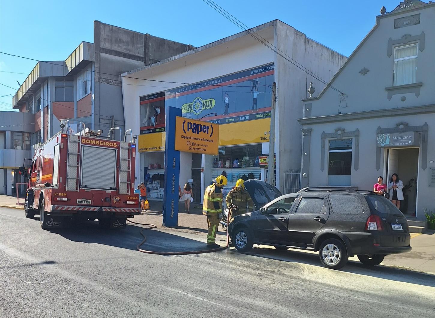 Princípio de incêndio em veículo no Centro
