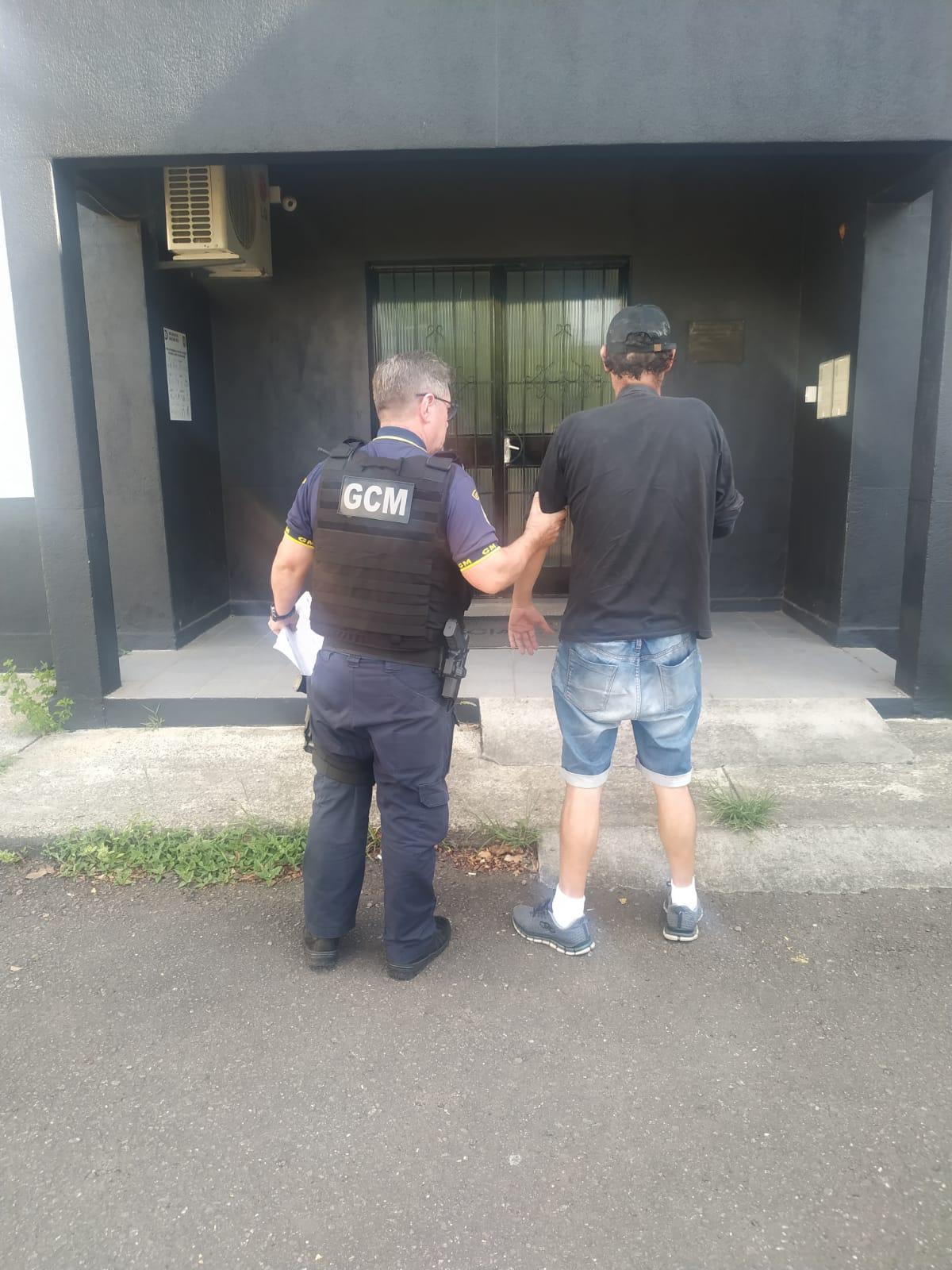 HOMEM COM MANDADO DE PRISÃO EM ABERTO É PRESO PELA GCM