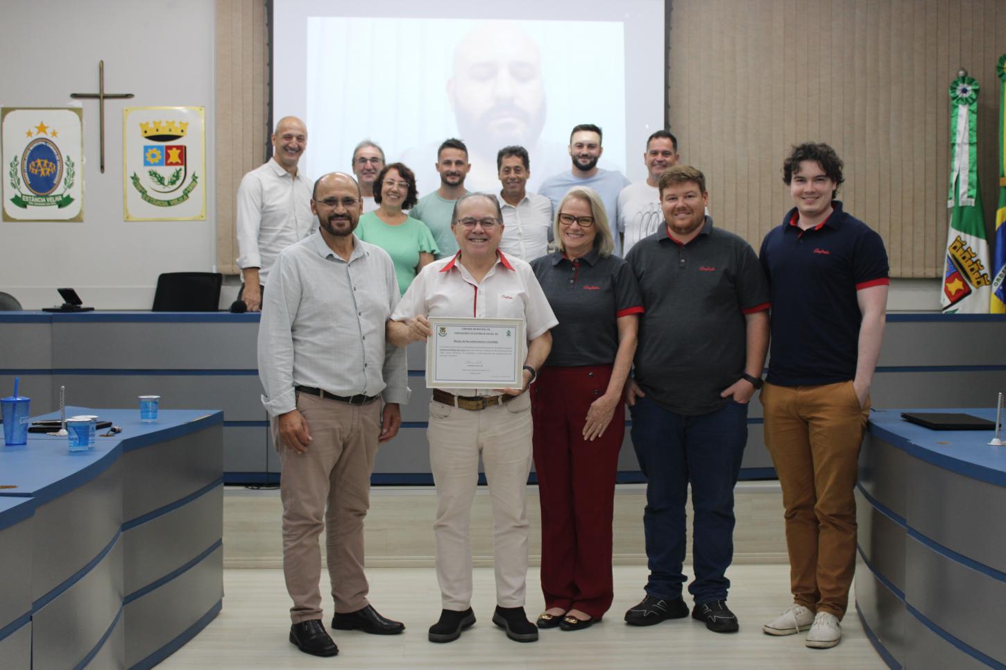 Moção da Câmara Municipal e troféu da ACI para celebrar os 40 anos da Conforto