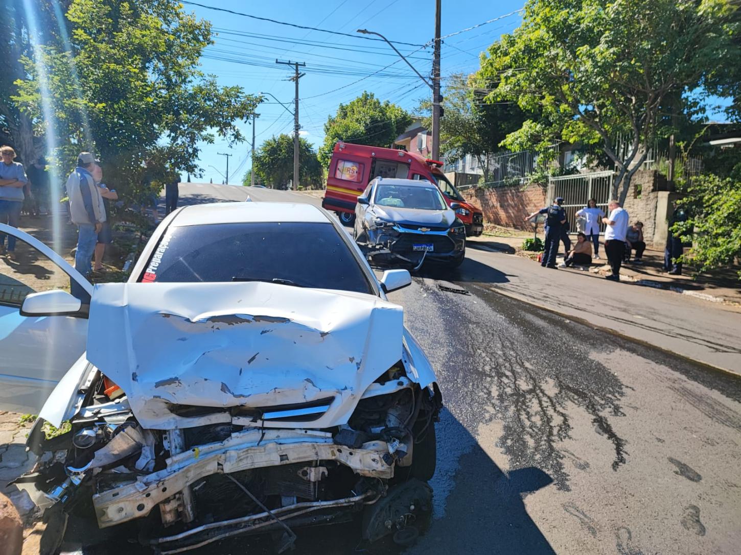 Acidente entre veículos deixa cinco feridos