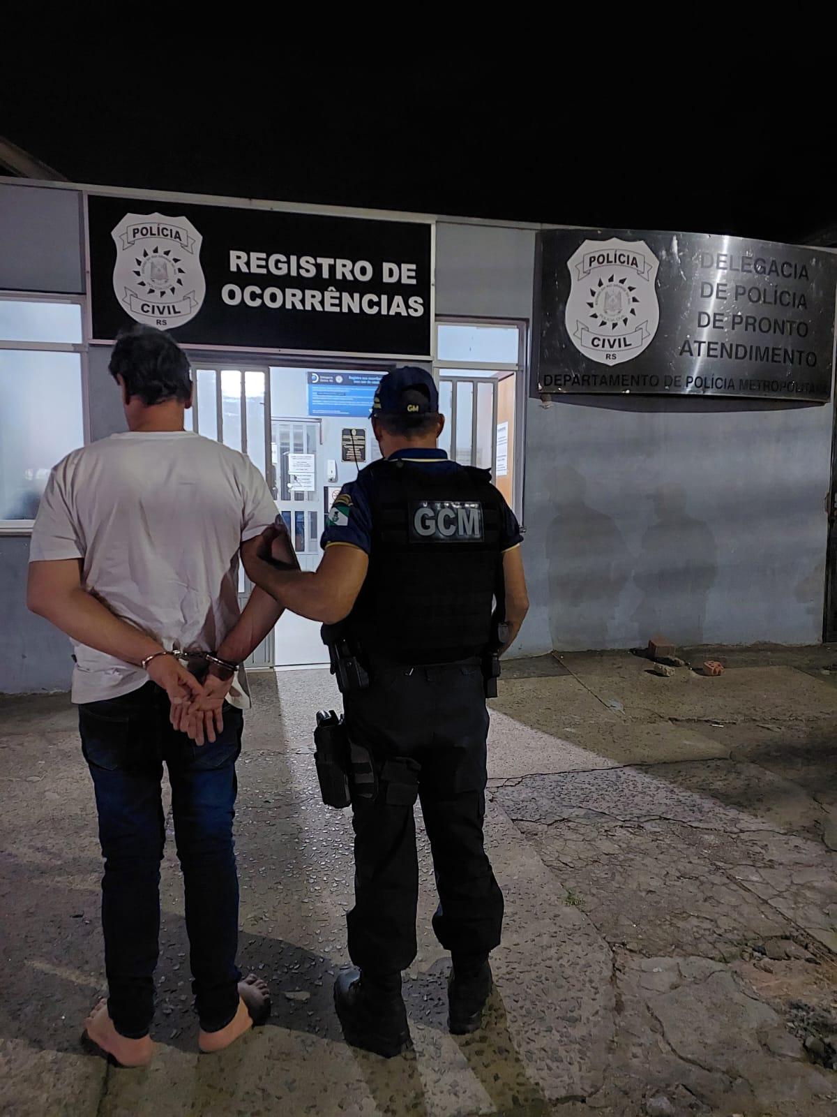 DURANTE ABORDAGEM DE ROTINA, GUARDA MUNICIPAL DETEM HOMEM COM MANDADO DE PRISÃO EM ABERTO