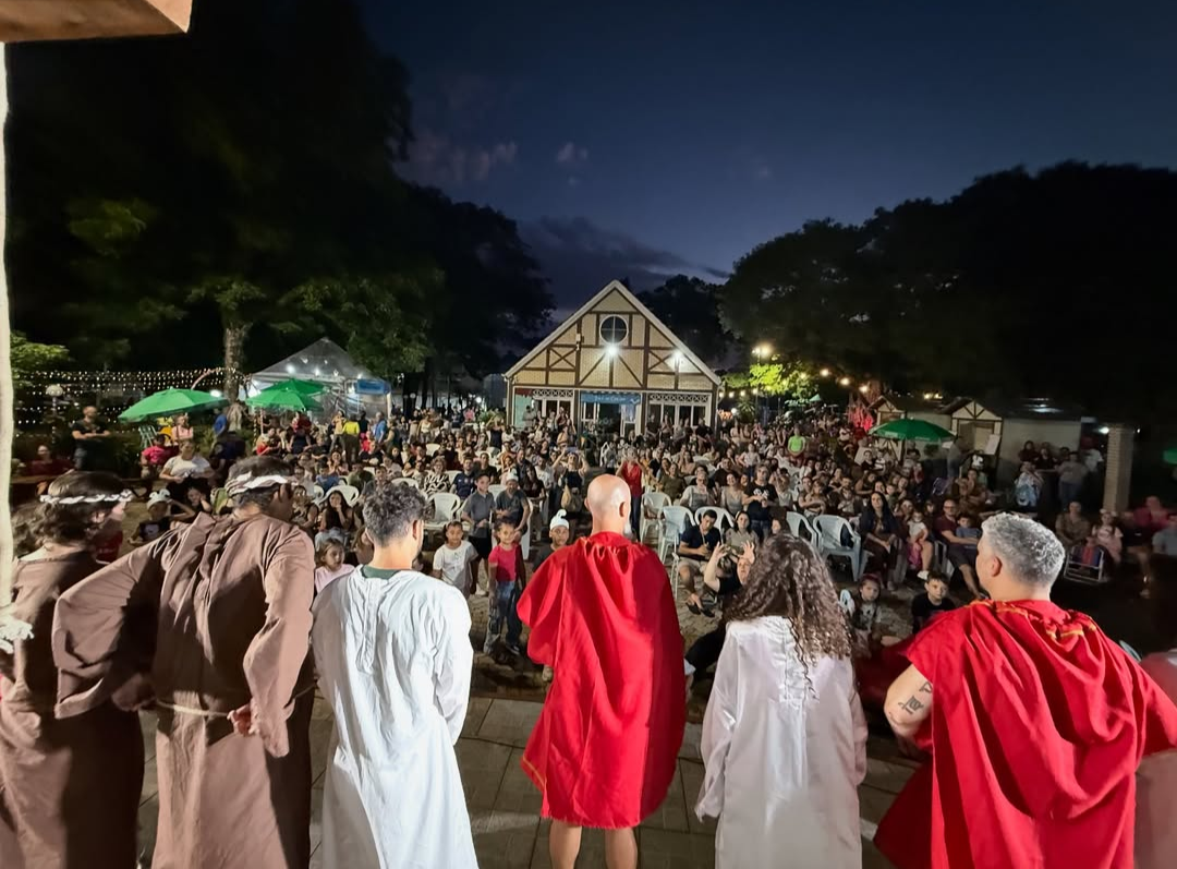 Encenação da Paixão de Cristo emociona público em Estância Velha