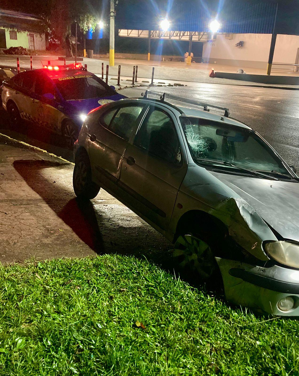 MOTOBOY É ATROPELADO E MOTORISTA FOGE DO LOCAL, SENDO DETIDA PELA GUARDA CIVIL MUNICIPAL