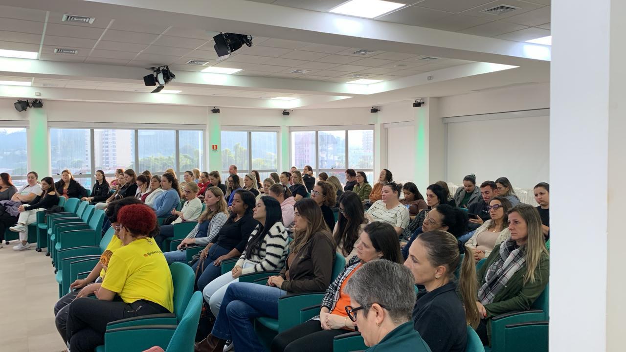 Profissionais de educação tem Formação Continuada em Estância Velha