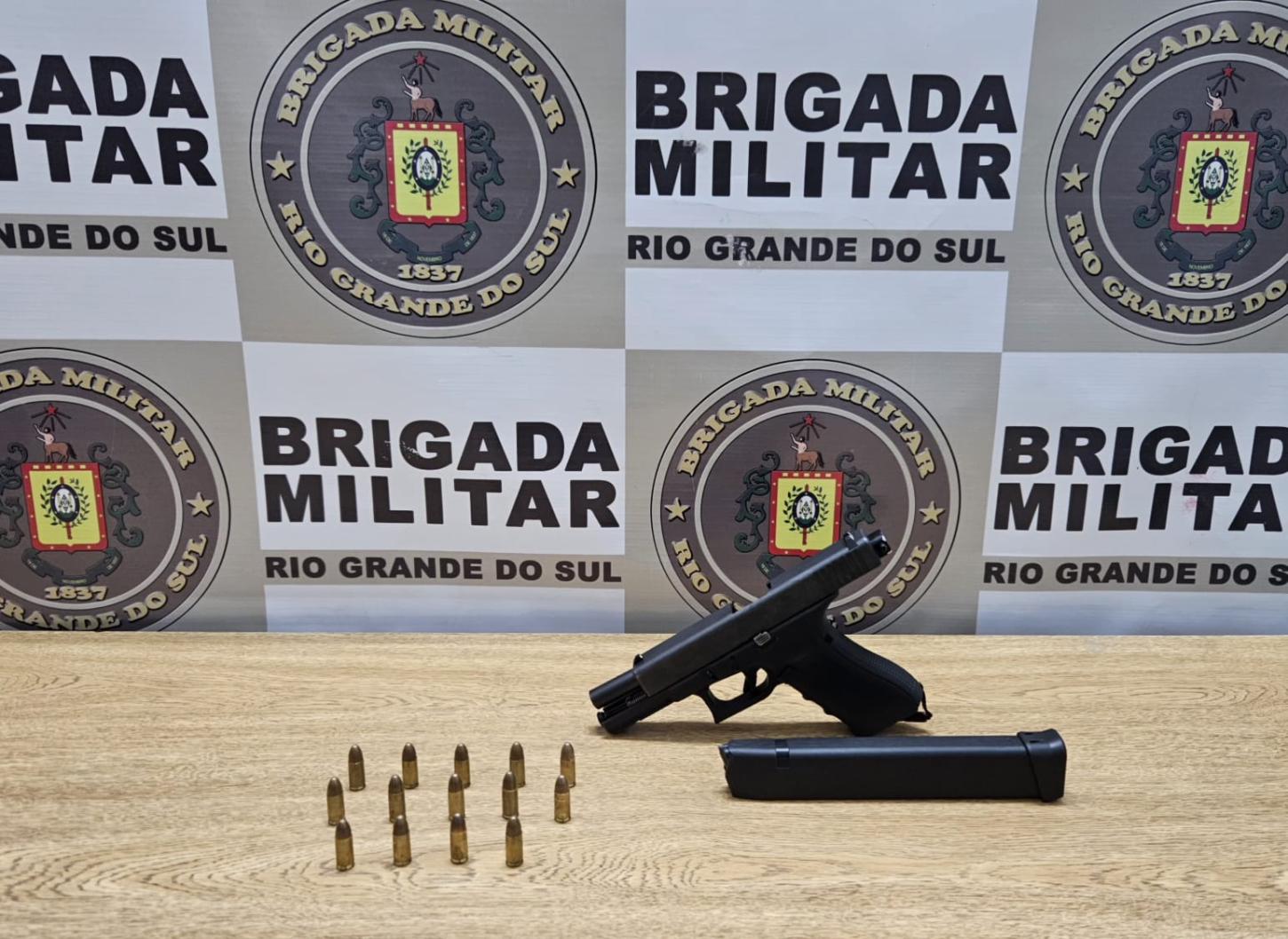 Brigada Militar intercepta criminoso armado com pistola Glock de rajada em Estância Velha