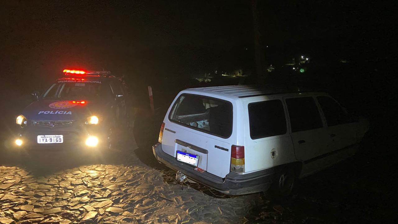 GCM RECUPERA VEÍCULO ROUBADO NA RUA RINCÃO