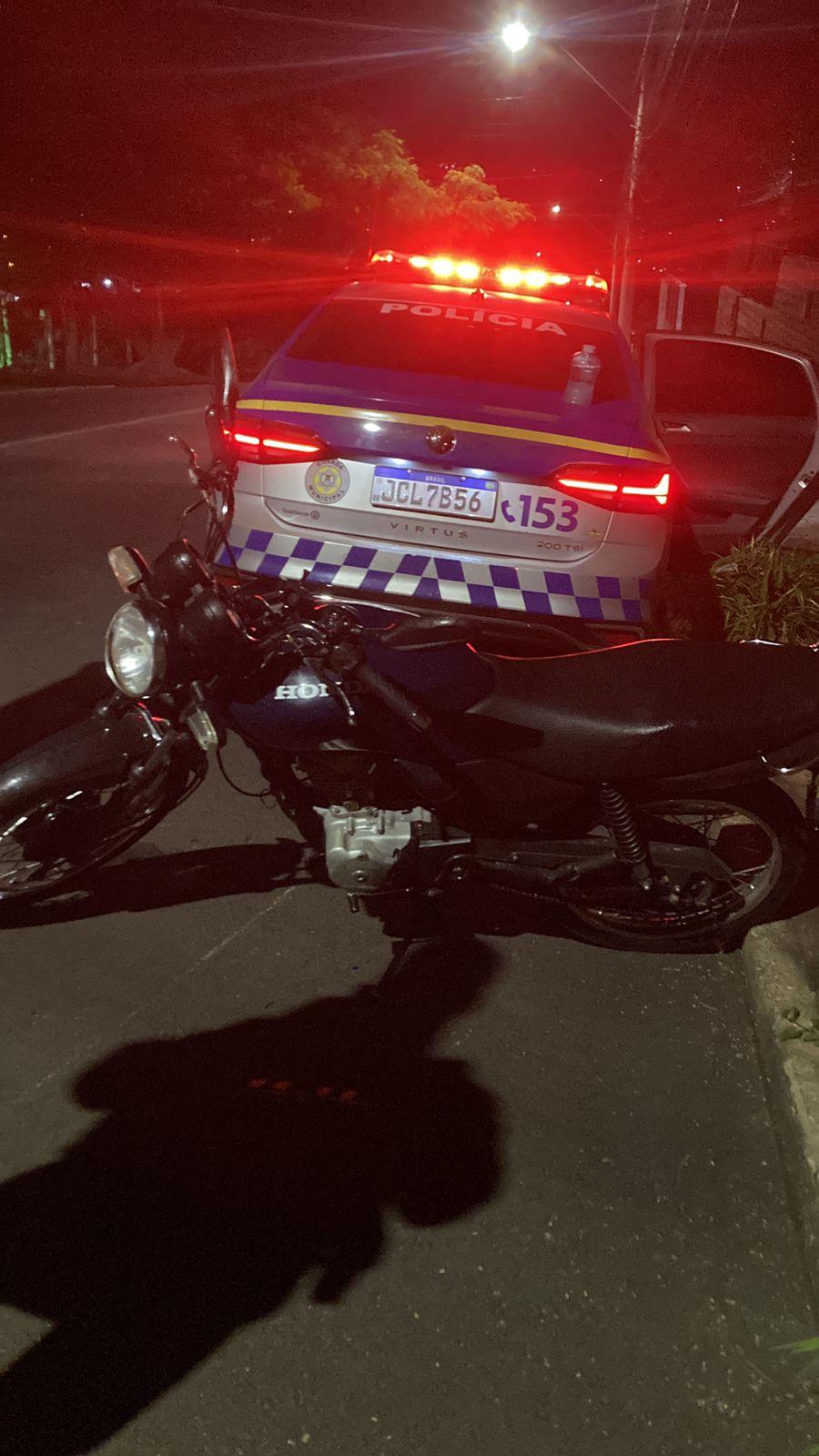 MOTO É APREENDIDA PELA GCM, APÓS MANOBRAS PERIGOSAS.