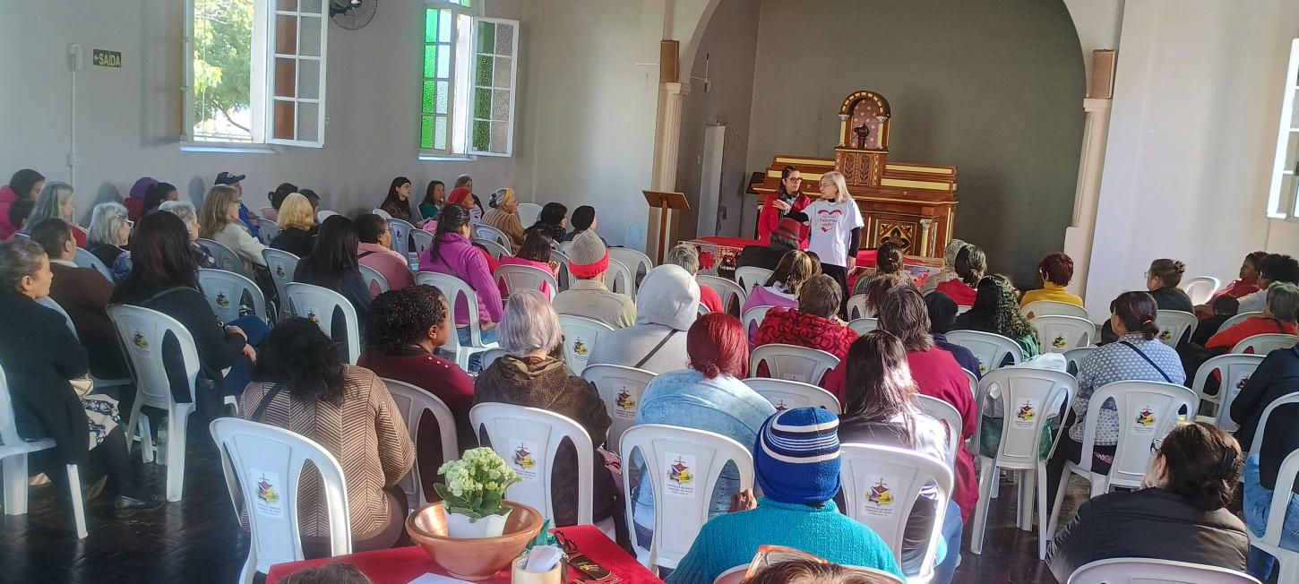 Cáritas realiza tarde de formação à famílias cadastradas