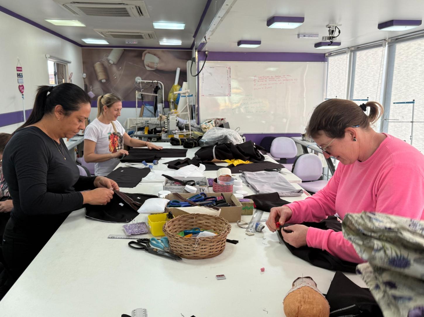 Curso de Costura Industrial forma 21 profissionais em Estância Velha