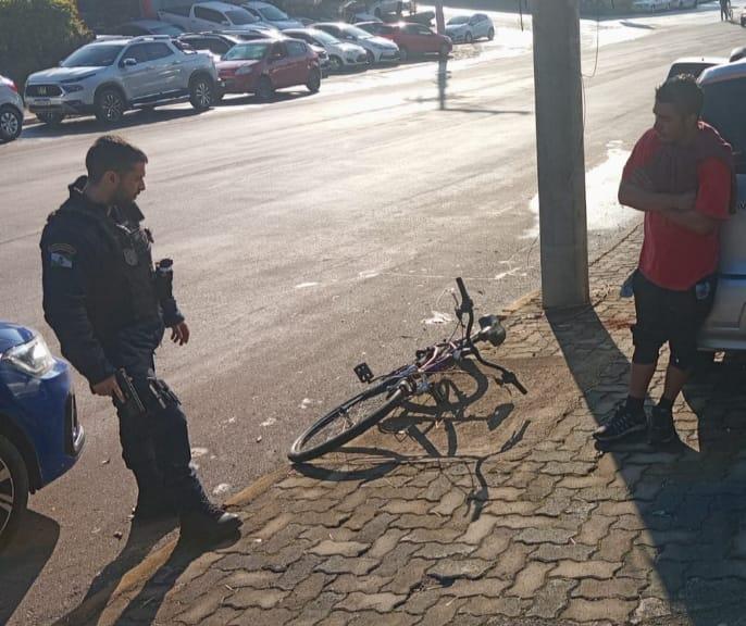 HOMEM É PRESO PELA GCM APÓS PULAR GRADE DE CASA E FURTAR UMA BICICLETA