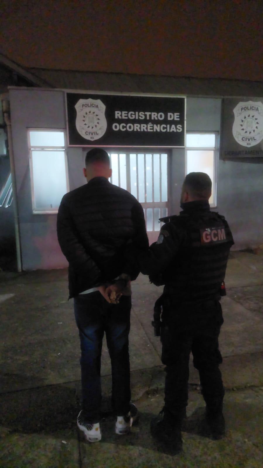 MAIS UM É PRESO PELA GCM POR INVADIR A CASA DA EX-COMPANHEIRA EM ESTÂNCIA VELHA