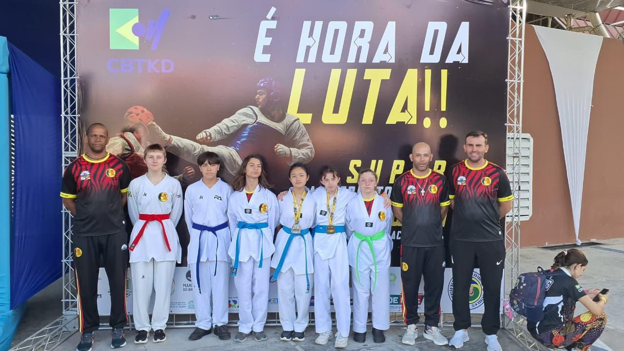 Atletas da equipe Ênio Elias conquistam duas medalhas no super Brasileiro de Taekwondo