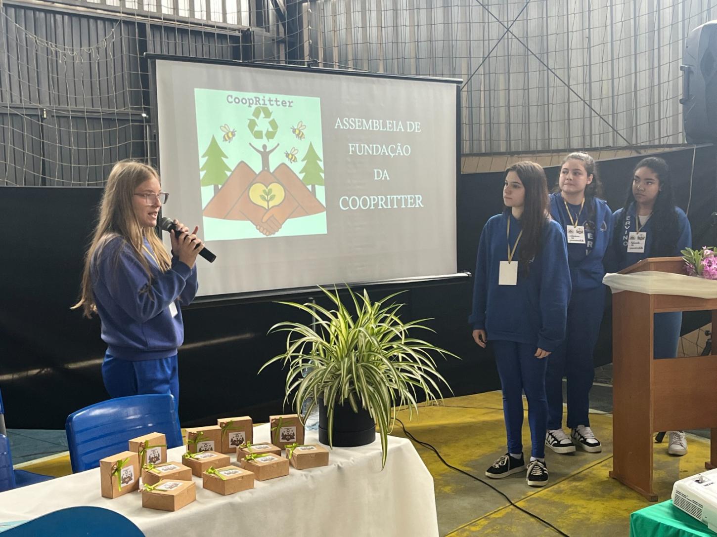 Cooper Ritter é fundada na  Escola Ervino Ritter