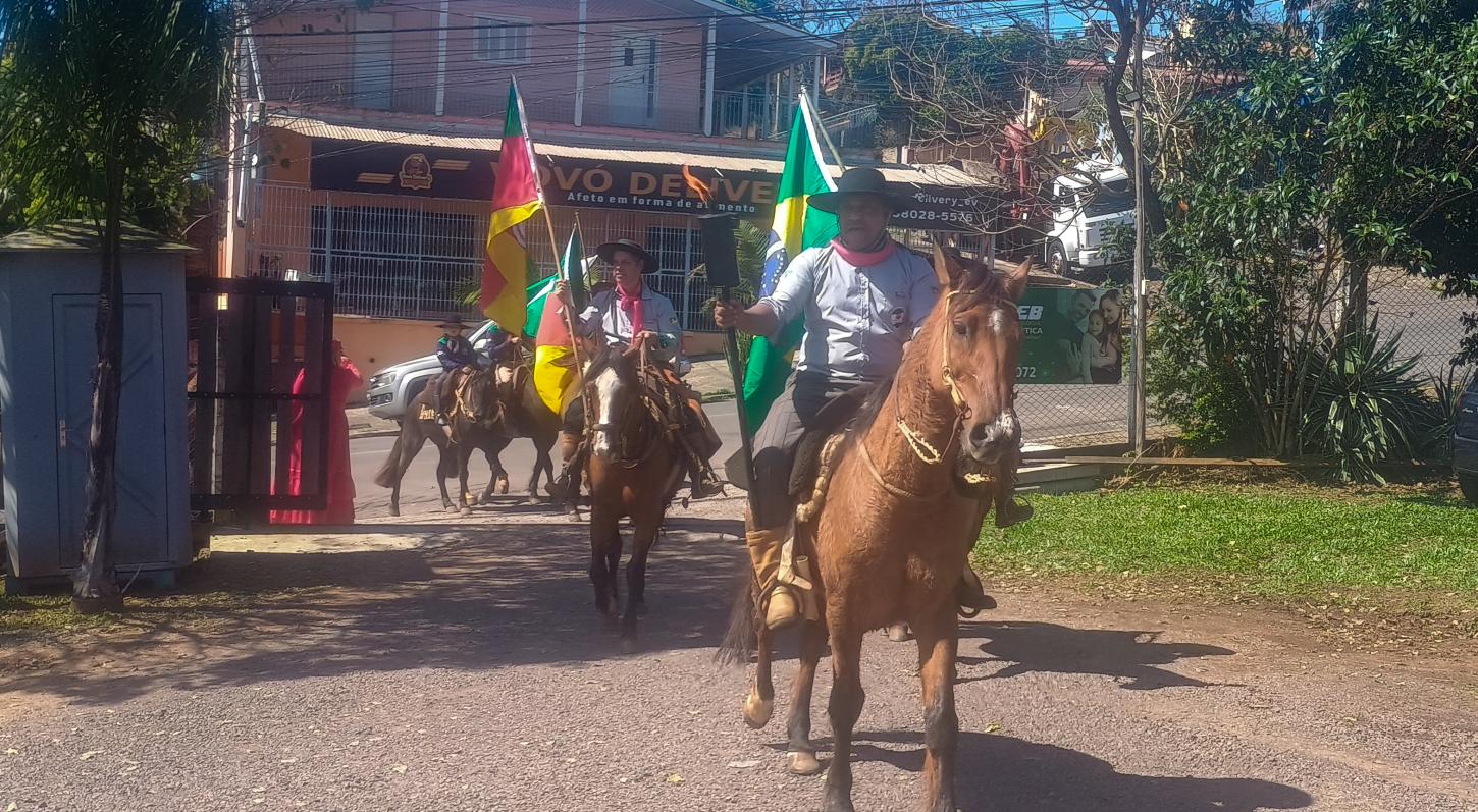 FOTOS: Chegada da Chama Crioula em Estância Velha