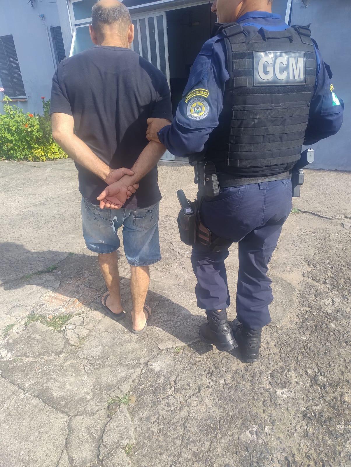 GCM CAPTURA HOMEM COM MANDADO DE PRISÃO EM ABERTO