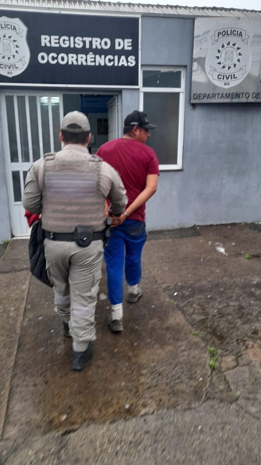 Procurado pela Justiça é surpreendido em patrulhamento da Brigada Militar em Estância Velha