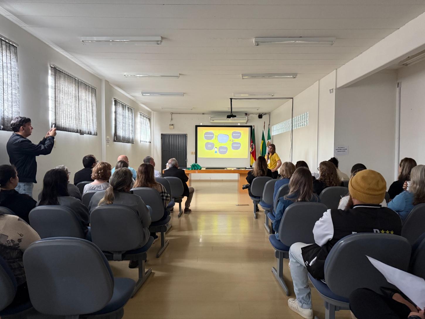 Setembro Amarelo: Estância Velha tem palestra de prevenção contra suicídio para servidores públicos