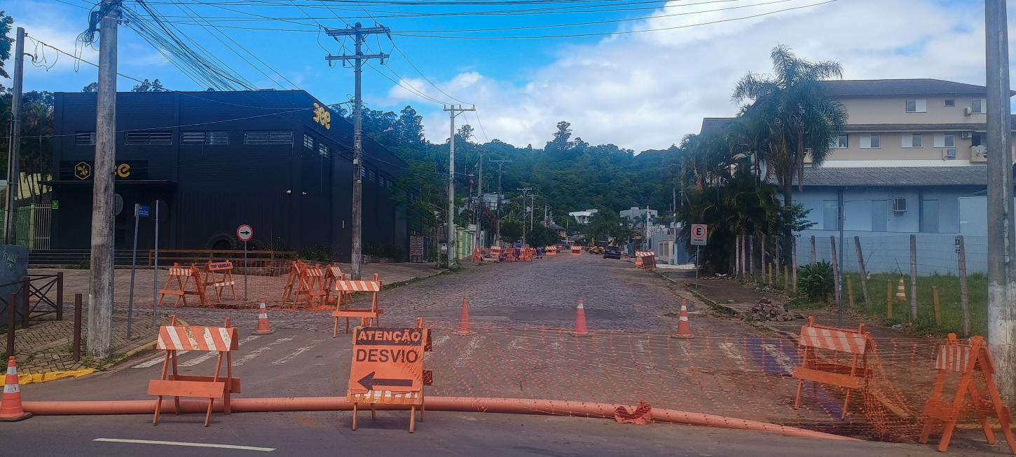 Obras de esgotamento sanitário avançam em mais 21 ruas de Estância Velha