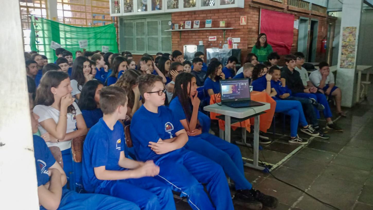 Palestra educativa VETensina é apresentada nas escolas