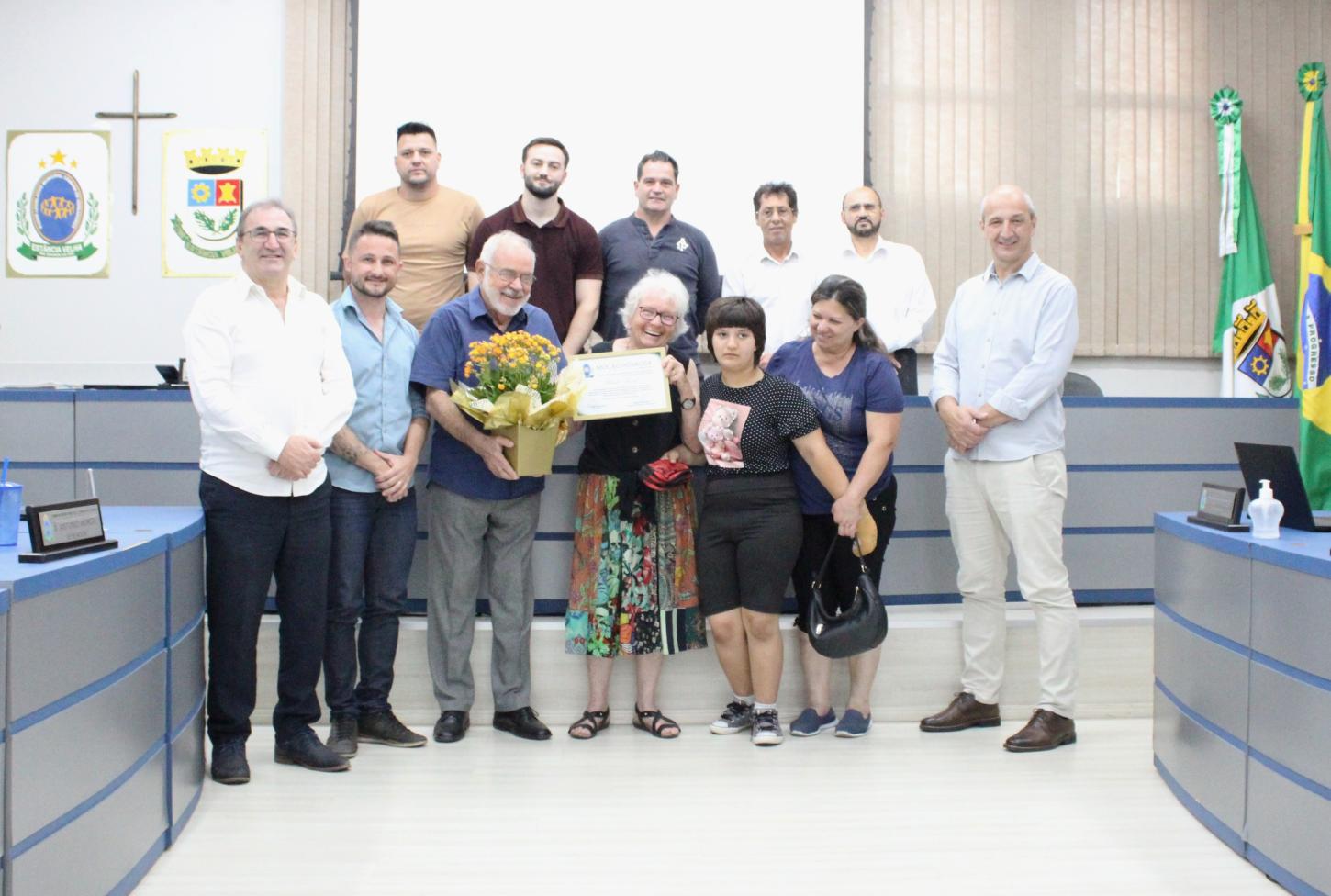 Câmara de Vereadores entrega Moção de Parabenização e Reconhecimento à Heide Kirst