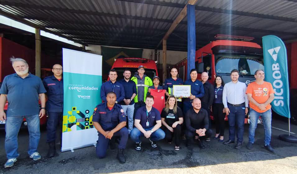 Doação de uniformes ao Corpo de Bombeiros de Estância Velha