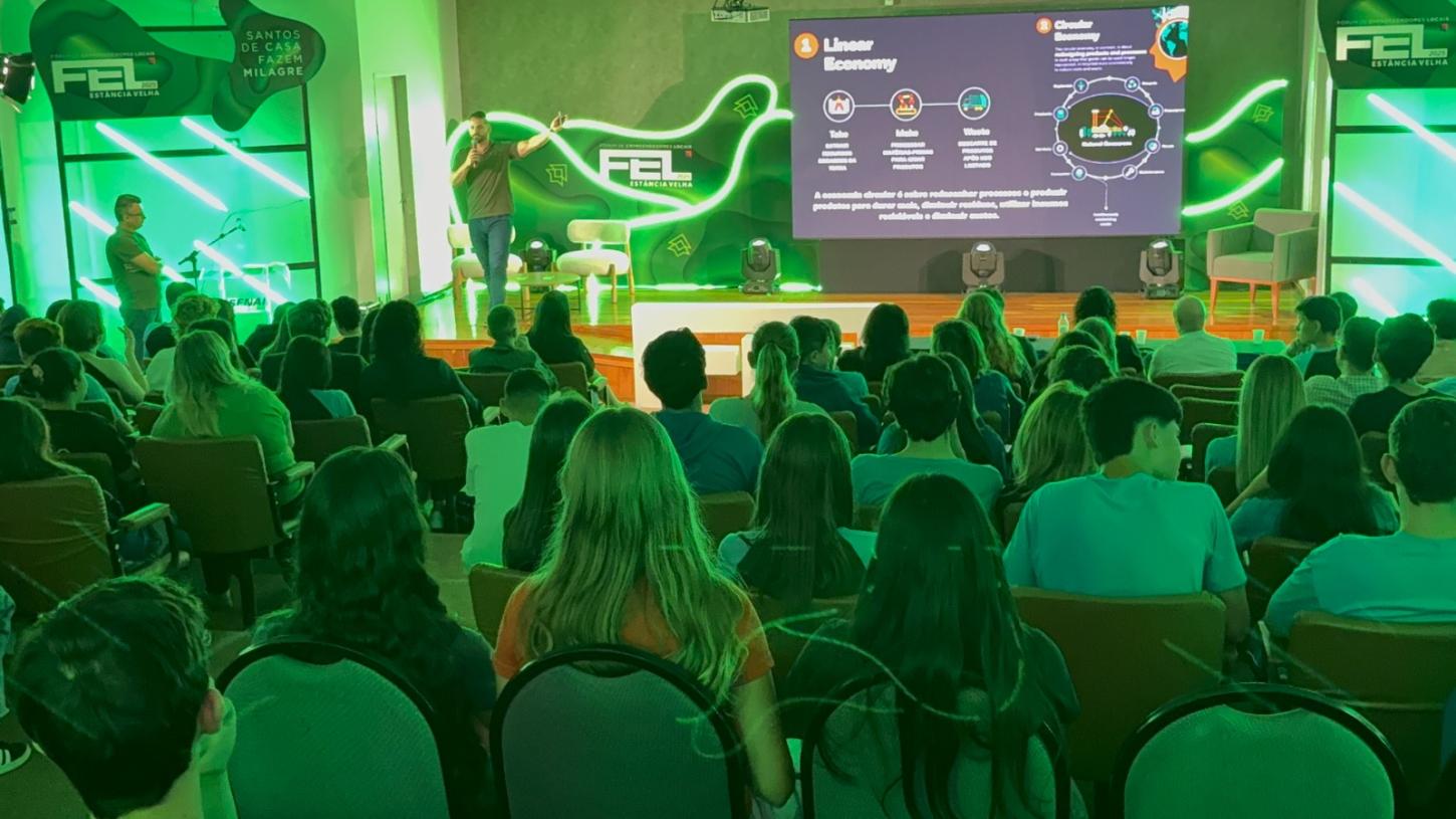 Estudantes de três escolas de Estância Velha participam do FEL Educação 2025