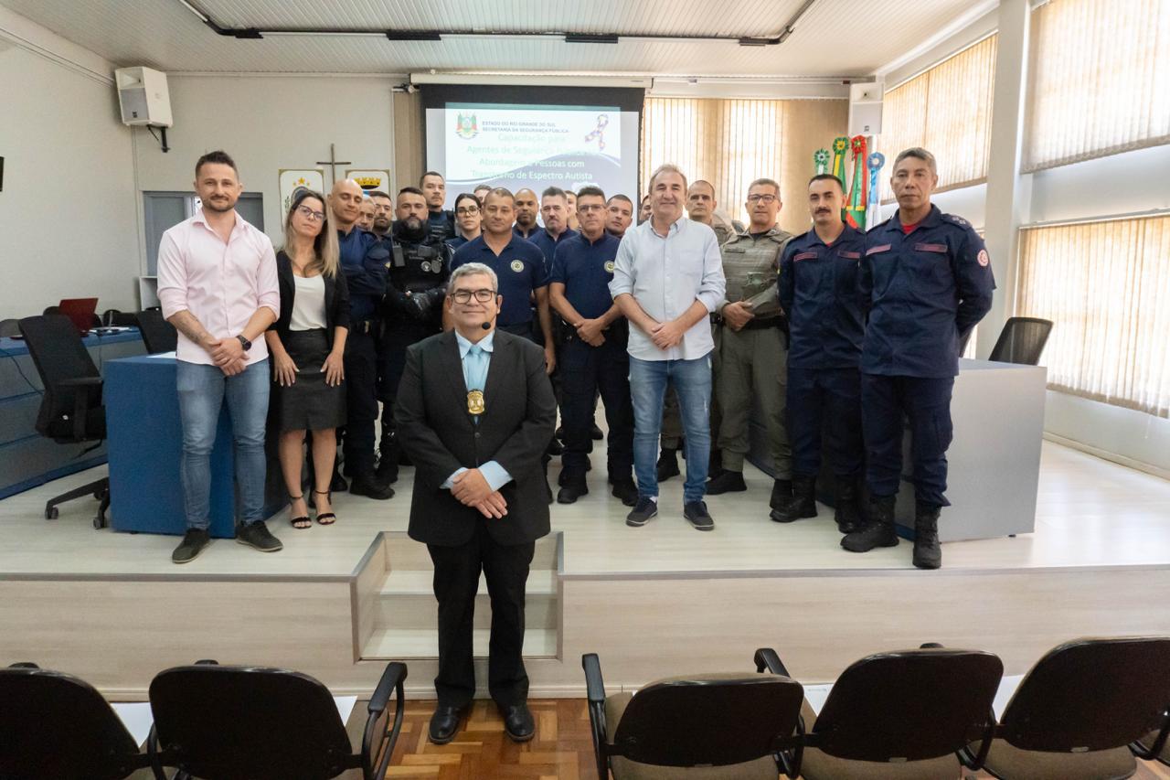 Câmara de Vereadores realiza qualificação para agentes de segurança e emergência em como atender as pessoas autistas