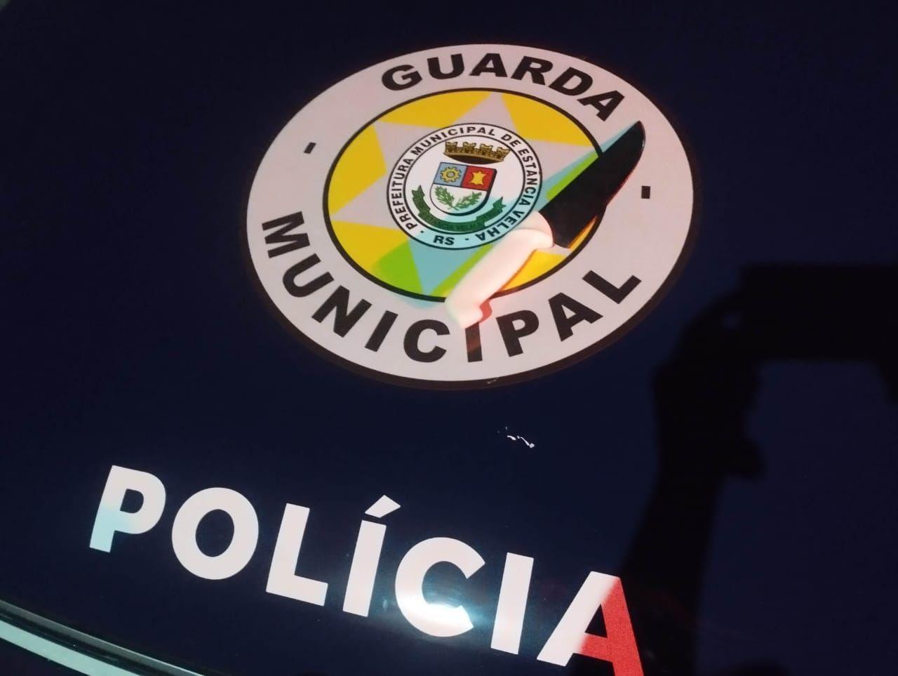 AGRESSOR É PRESO PELA GCM APÓS TENTAR ESFAQUEAR A COMPANHEIRA E O FILHO