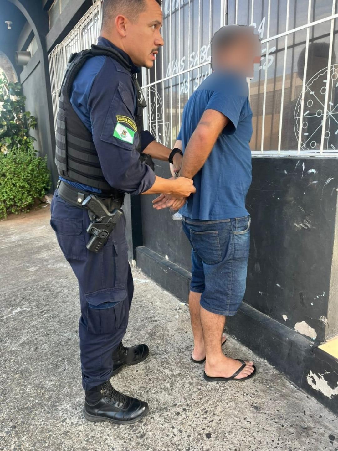 GCM prende homem por descumprimento de medida protetiva em Estância Velha