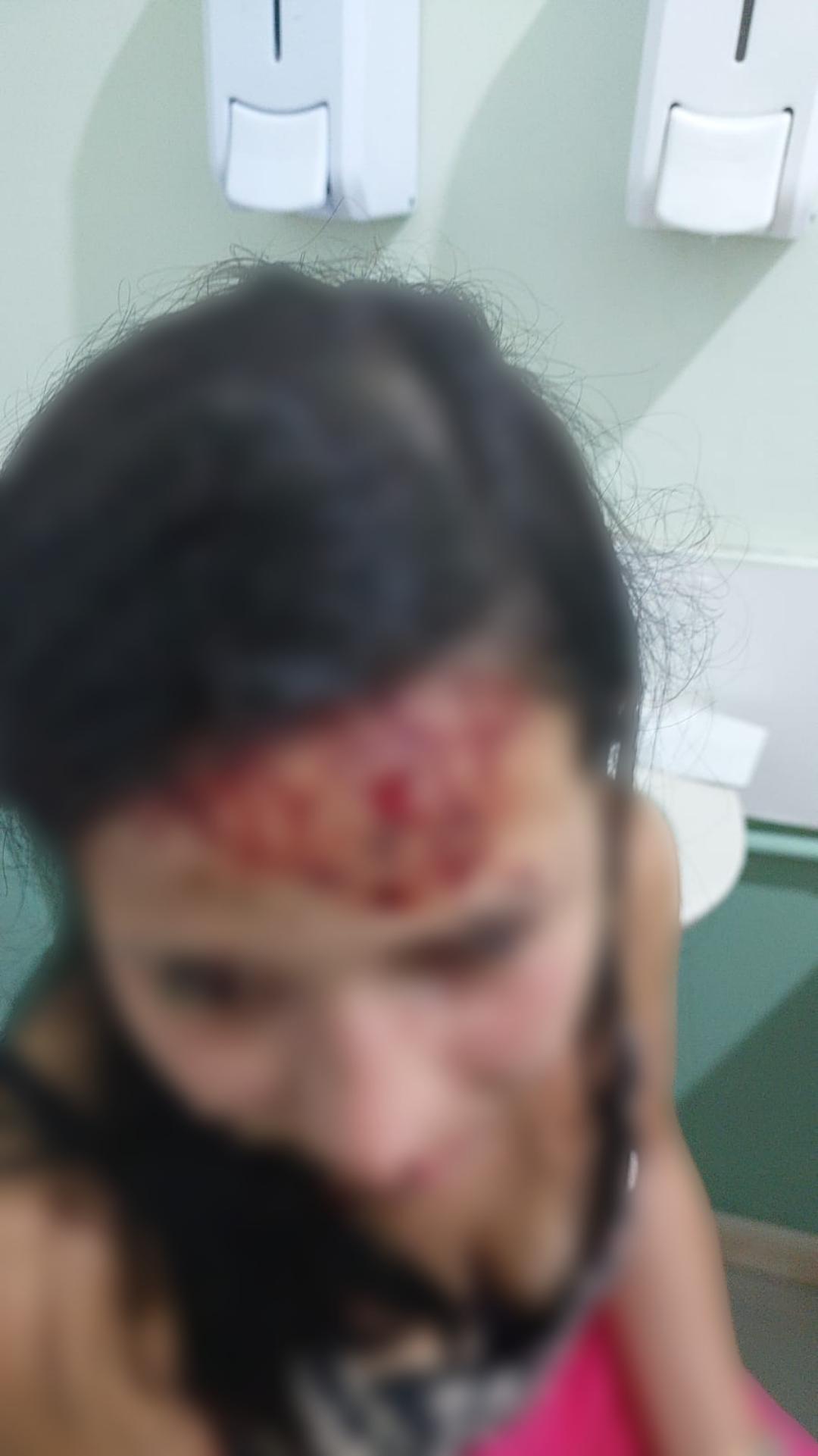 Homem agride companheira na frente das filhas e foge em Estância Velha