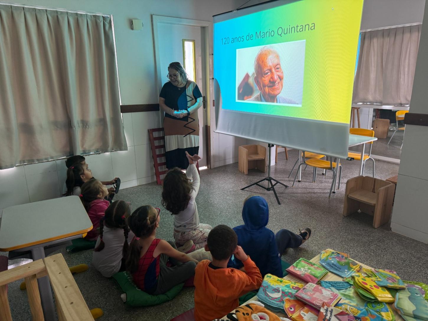 Poesias de Mário Quintana percorrem escolas de Estância Velha