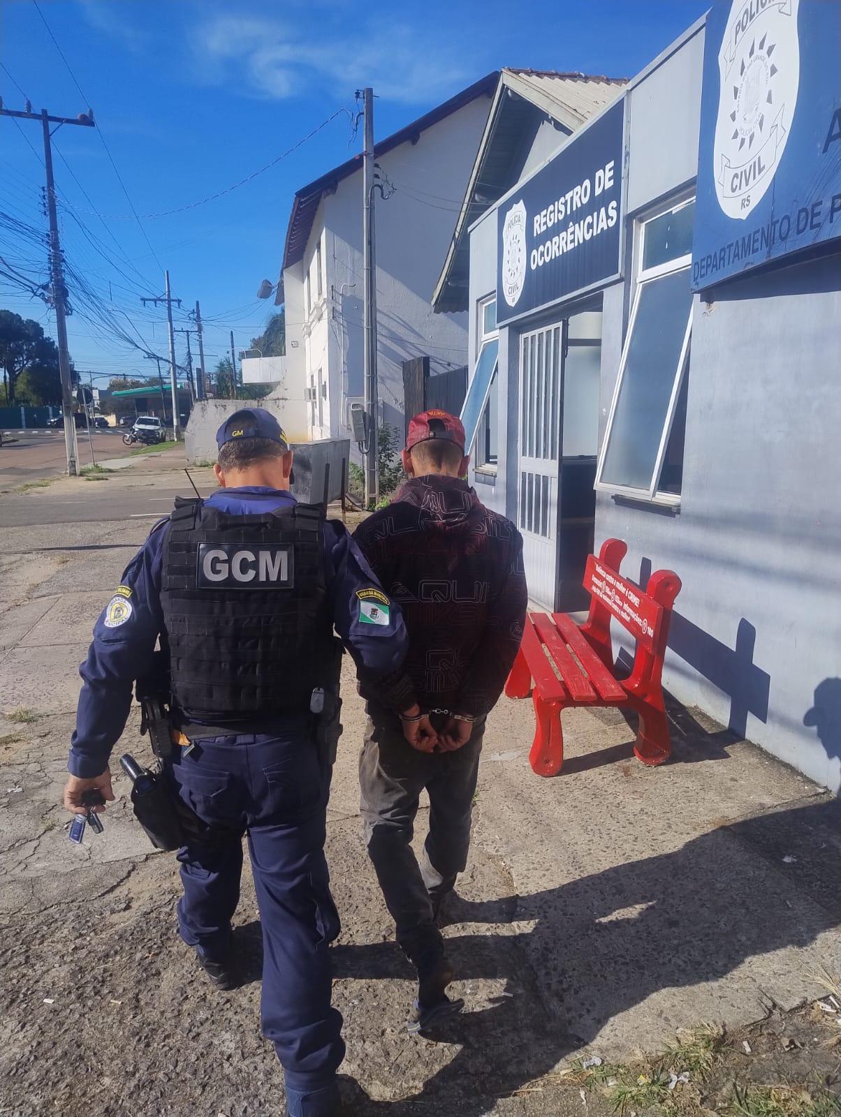 Filho descumpre medida protetiva pelo segundo dia consecutivo e é preso pela GCM em Estância Velha