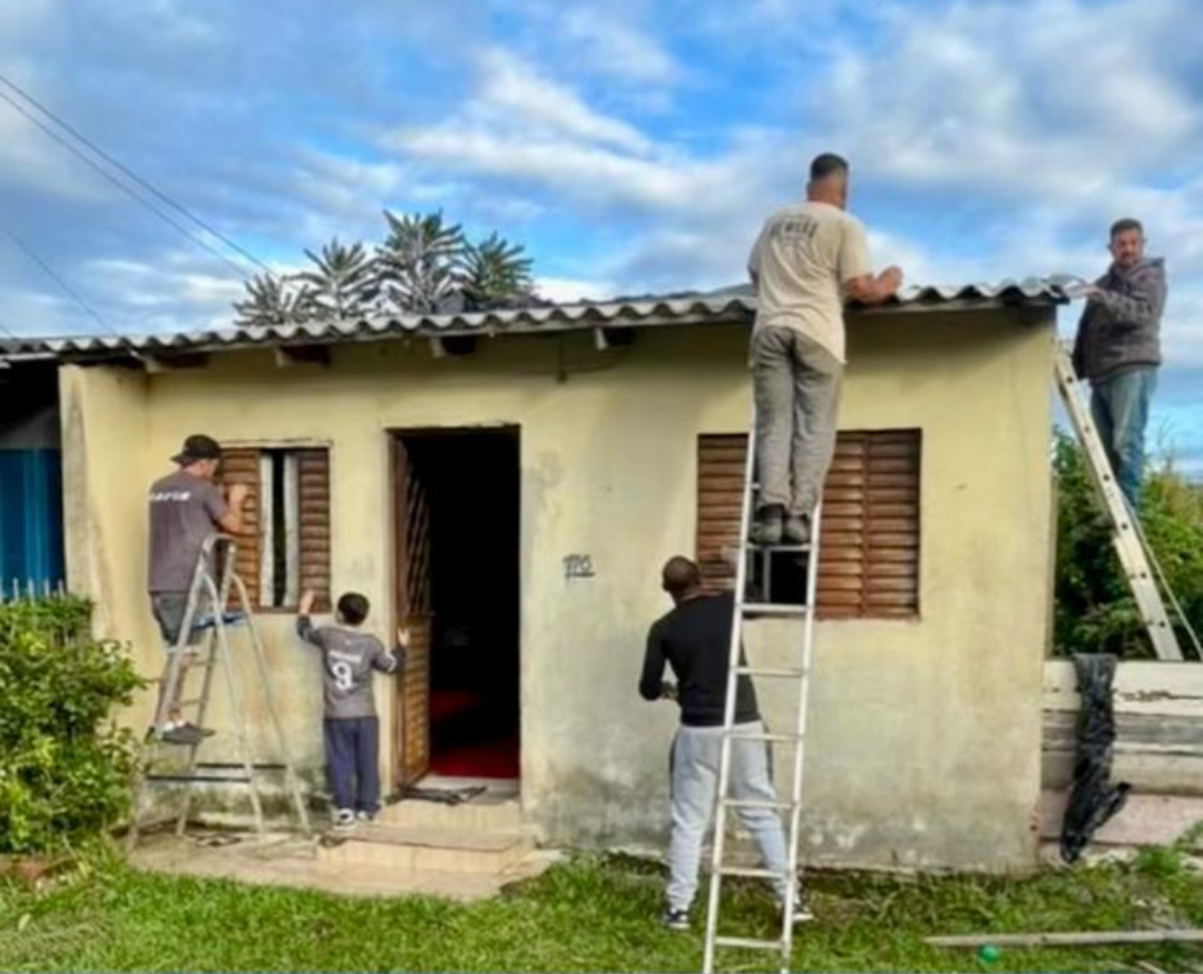 Mutirão de igreja realiza reforma em residência no bairro Campo Grande 