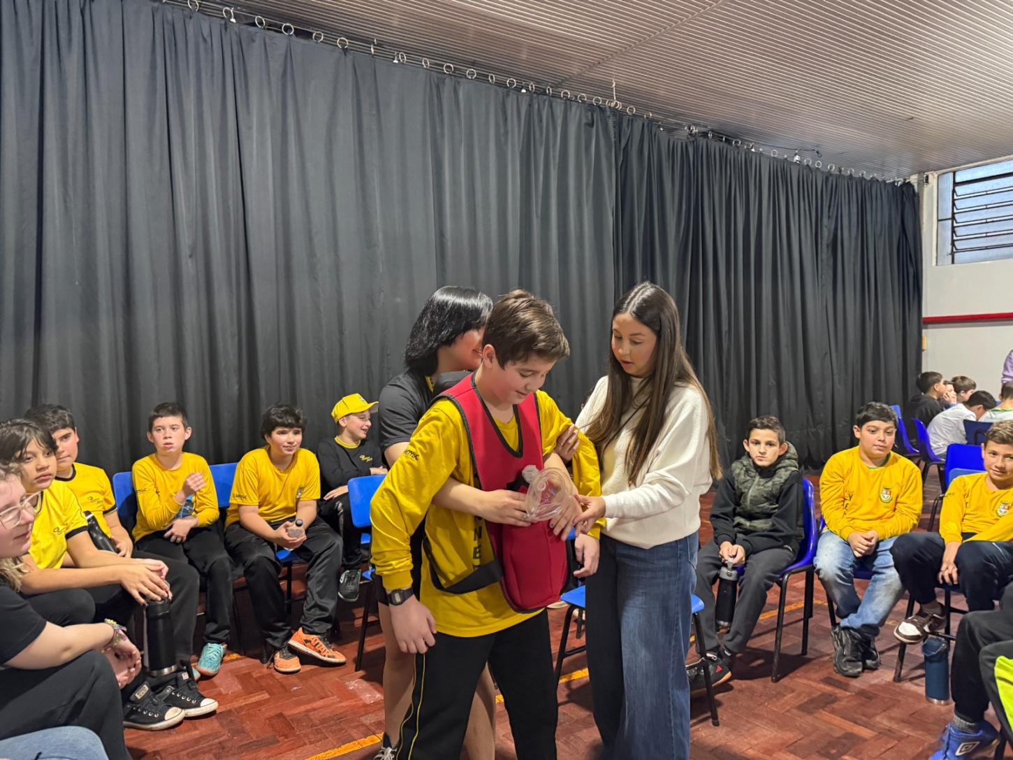 Estudantes participam de atividade sobre a Lei Lucas e aprendem técnicas de primeiros socorros