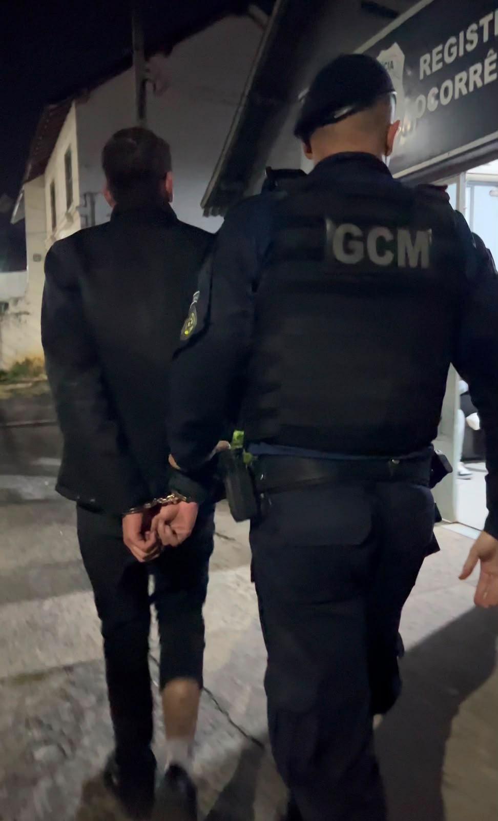 GCM de Estância Velha acolhe mulher venezuelana e detém suspeito de agressão no bairro Veneza