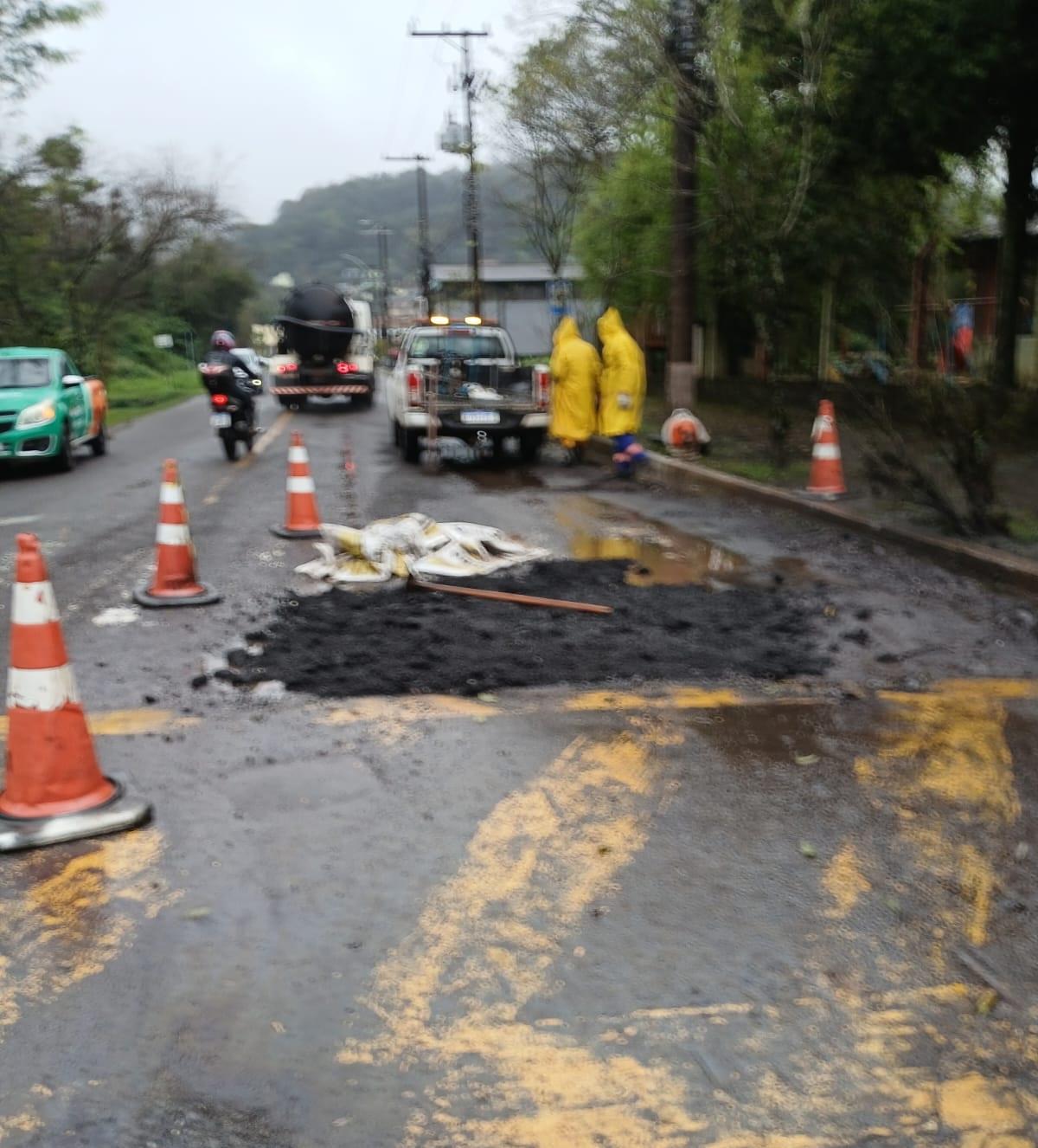 Secretaria de Obras intensifica ações para reparar danos causados pela chuva