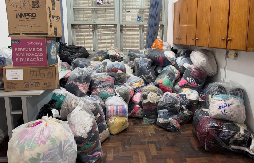 Empresa doa mais de 6 mil peças arrecadadas por colaboradores durante gincana solidária