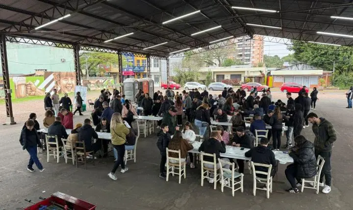 1ª Grande Troca de Figurinhas da Copa do Mundo reúne participantes no PAC em Estância Velha 