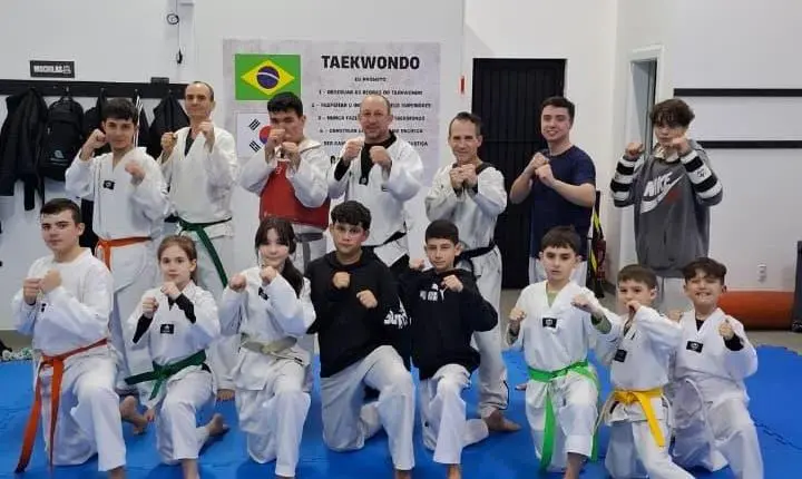 A equipe Go Fight. Ar algo Team também compete no Taekwondo 