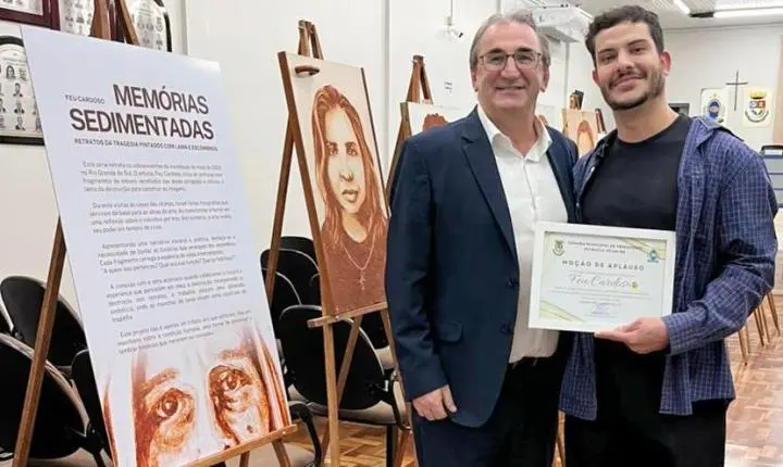 Artista Feu Cardoso recebe homenagem na Câmara de Estância Velha 