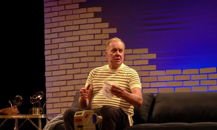 Baixa Sociedade, com Luiz Fernando Guimarães, faz única apresentação no Teatro Feevale