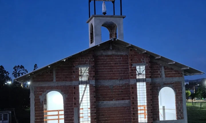 Capela Nossa Senhora de Fátima celebra hoje sua primeira missa no bairro Lago Azul