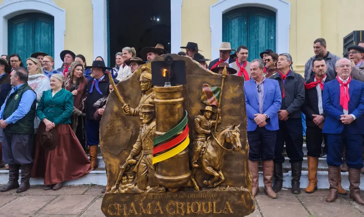 Comitiva de Estância Velha presente na 77ª Geração e Distribuição da Chama Crioula de 2026