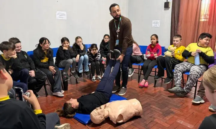 Estudantes participam de atividade sobre a Lei Lucas e aprendem técnicas de primeiros socorros
