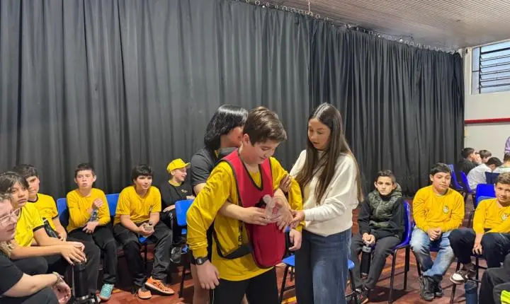 Estudantes participam de atividade sobre a Lei Lucas e aprendem técnicas de primeiros socorros