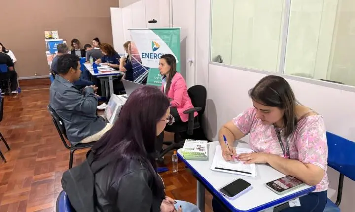 Feirão de Empregos do SINE encaminha mais de 100 candidatos a vagas de trabalho