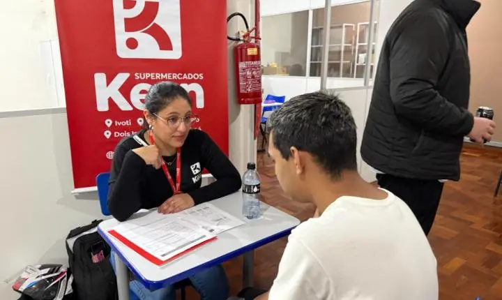 Feirão de Empregos do SINE encaminha mais de 100 candidatos a vagas de trabalho
